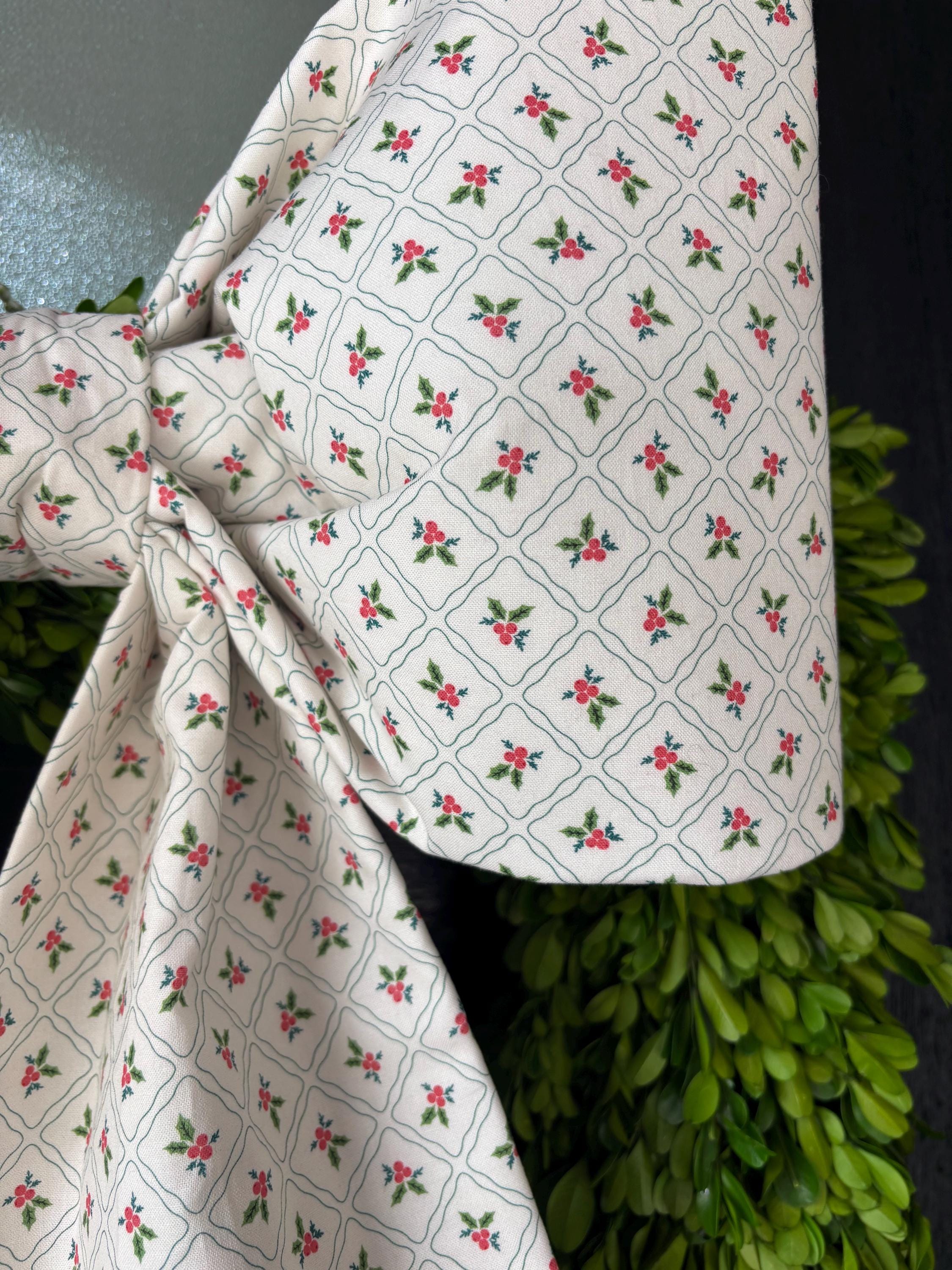 Holly Berries en Petite Bow