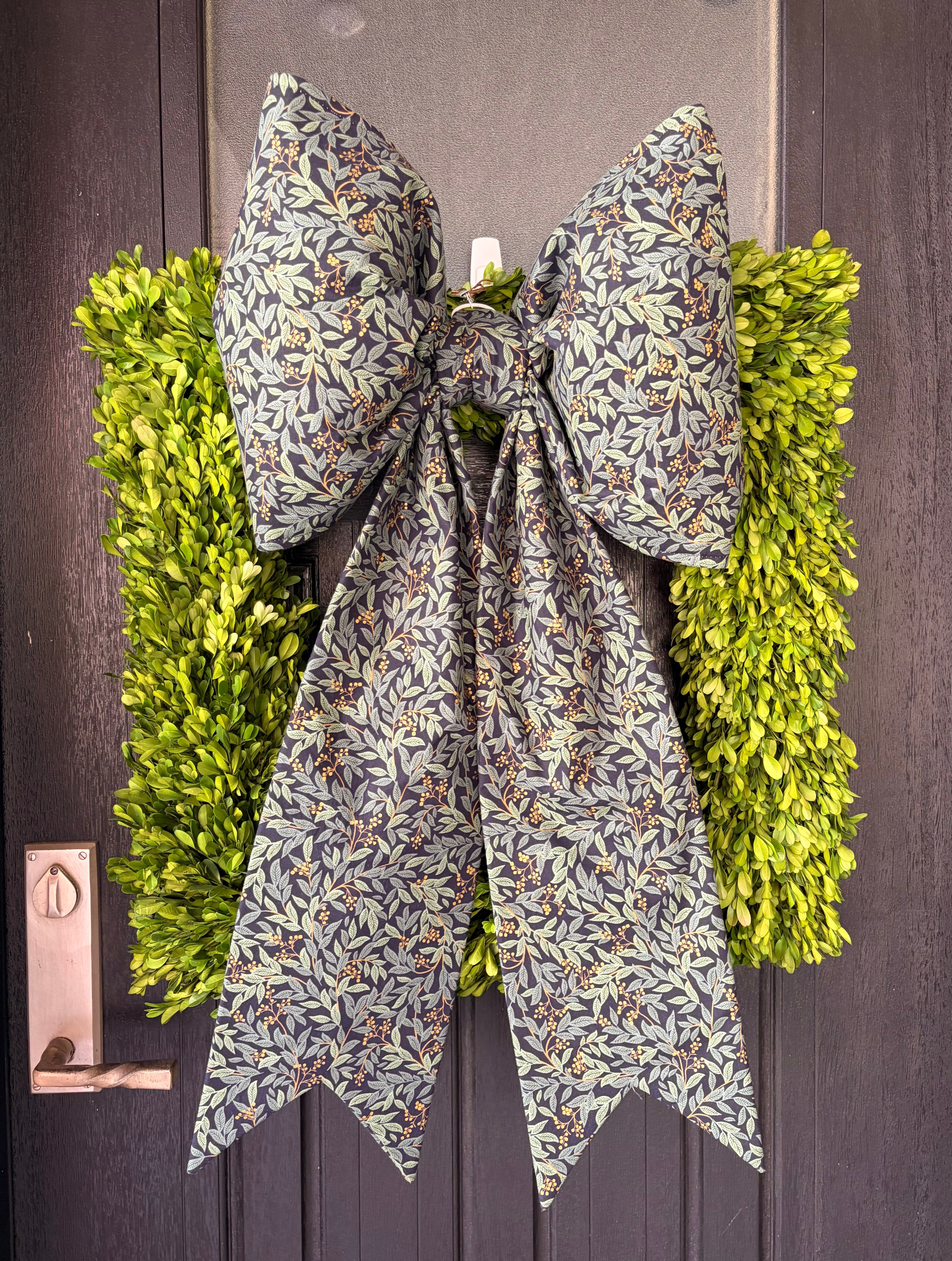 The Winterberry Woodland Bow