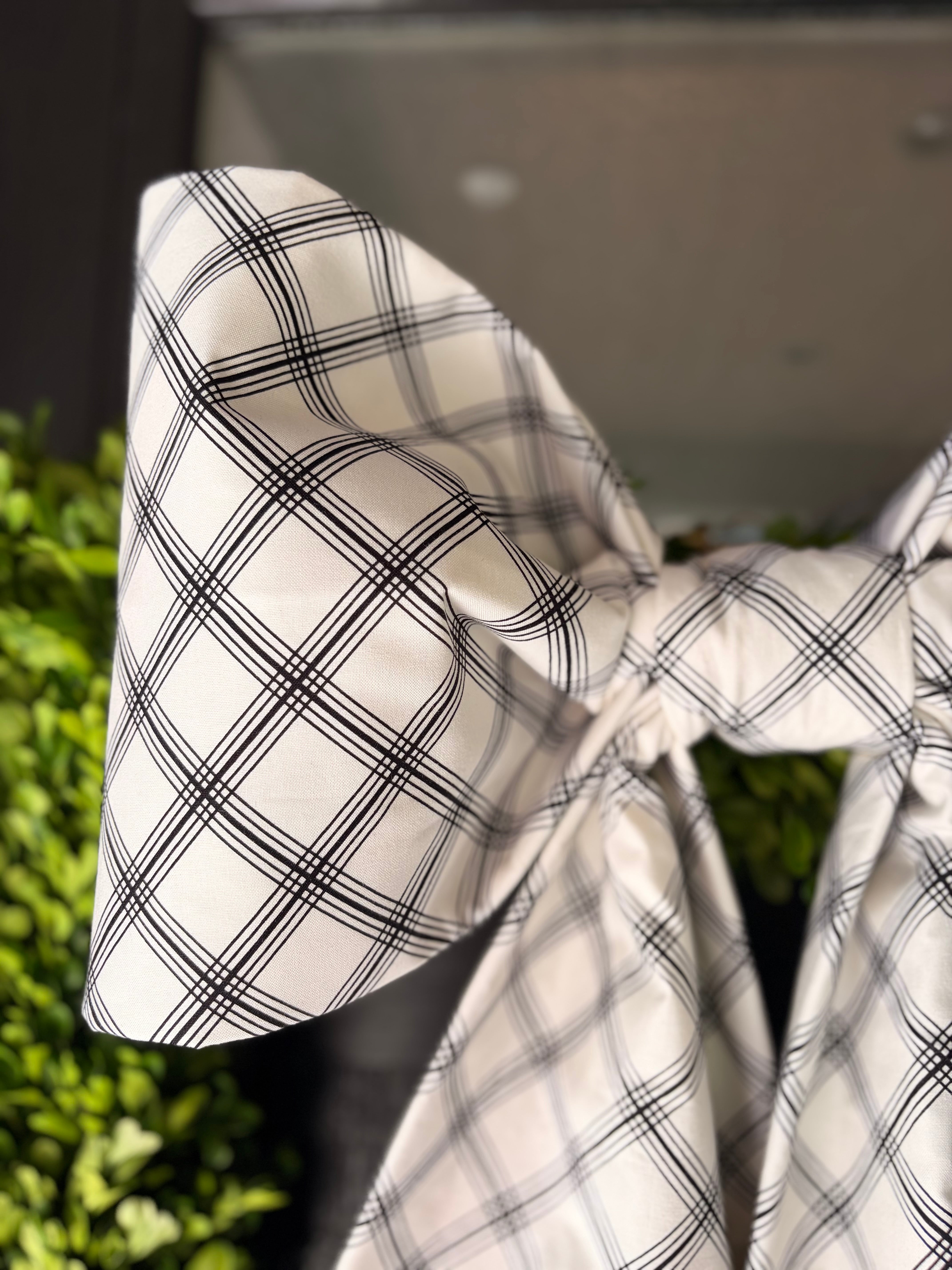 The Couture Noir et Blanc Bow