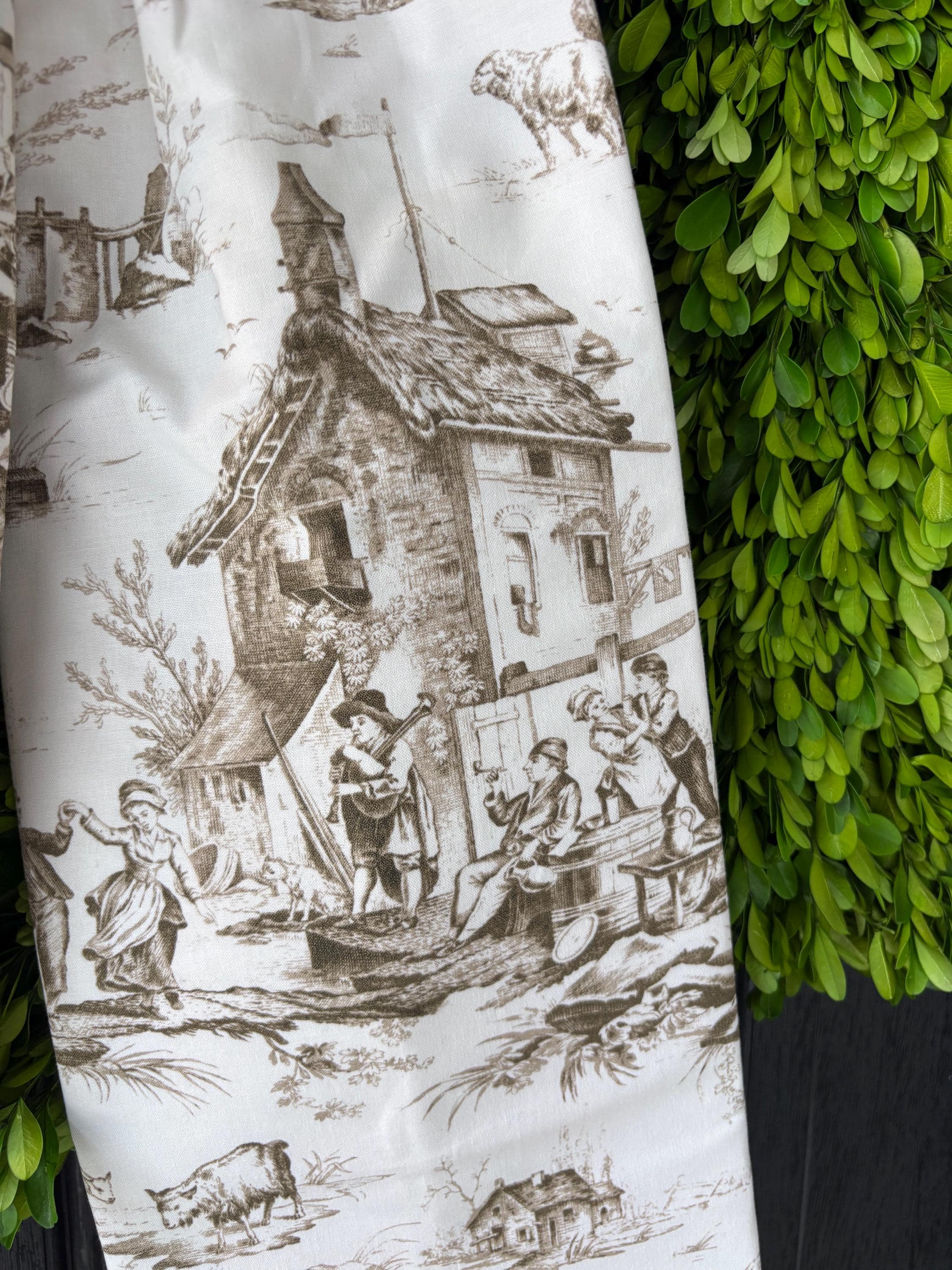 Château en Automne Toile Bow