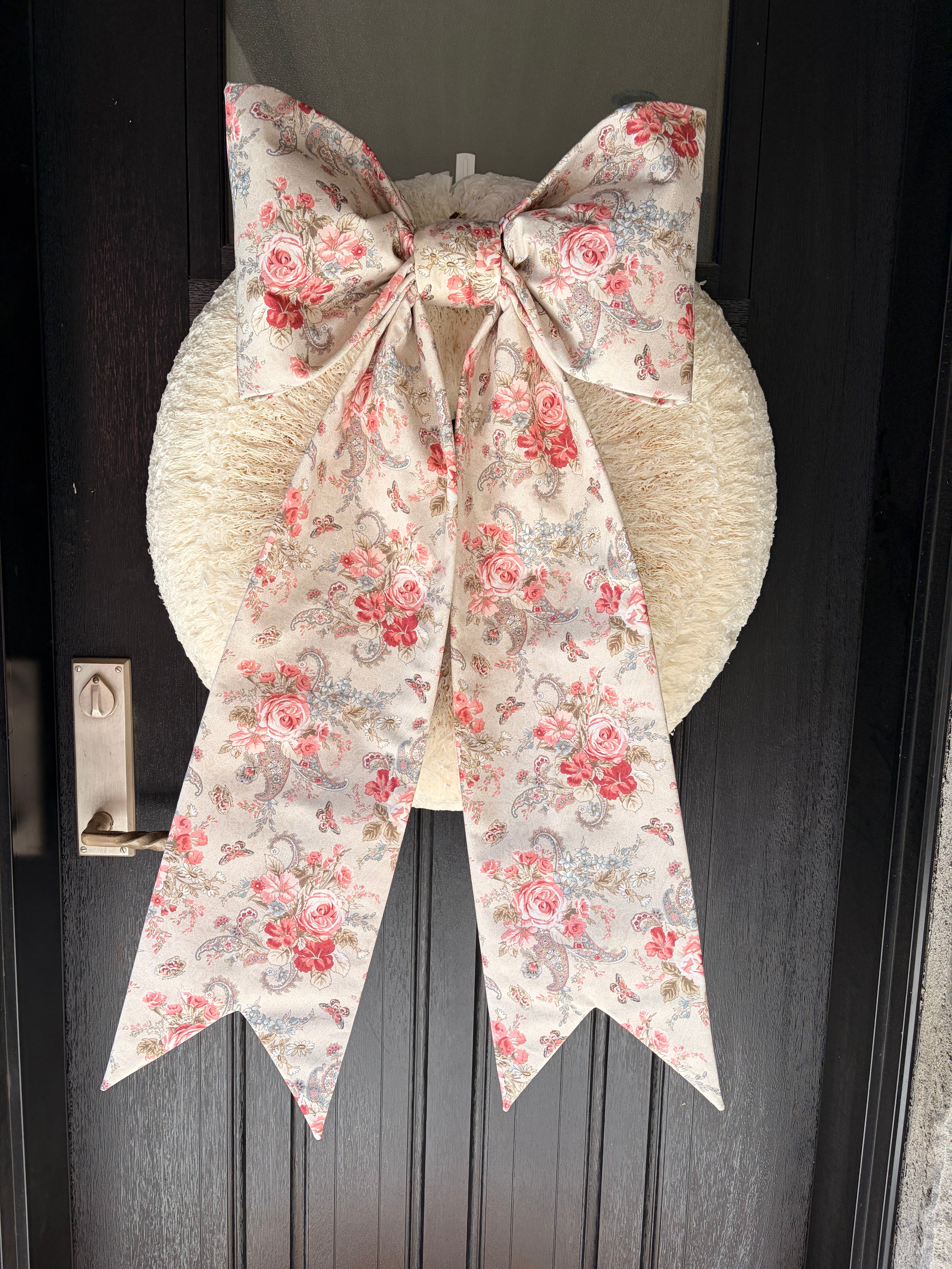 The Roseraie Française Bow