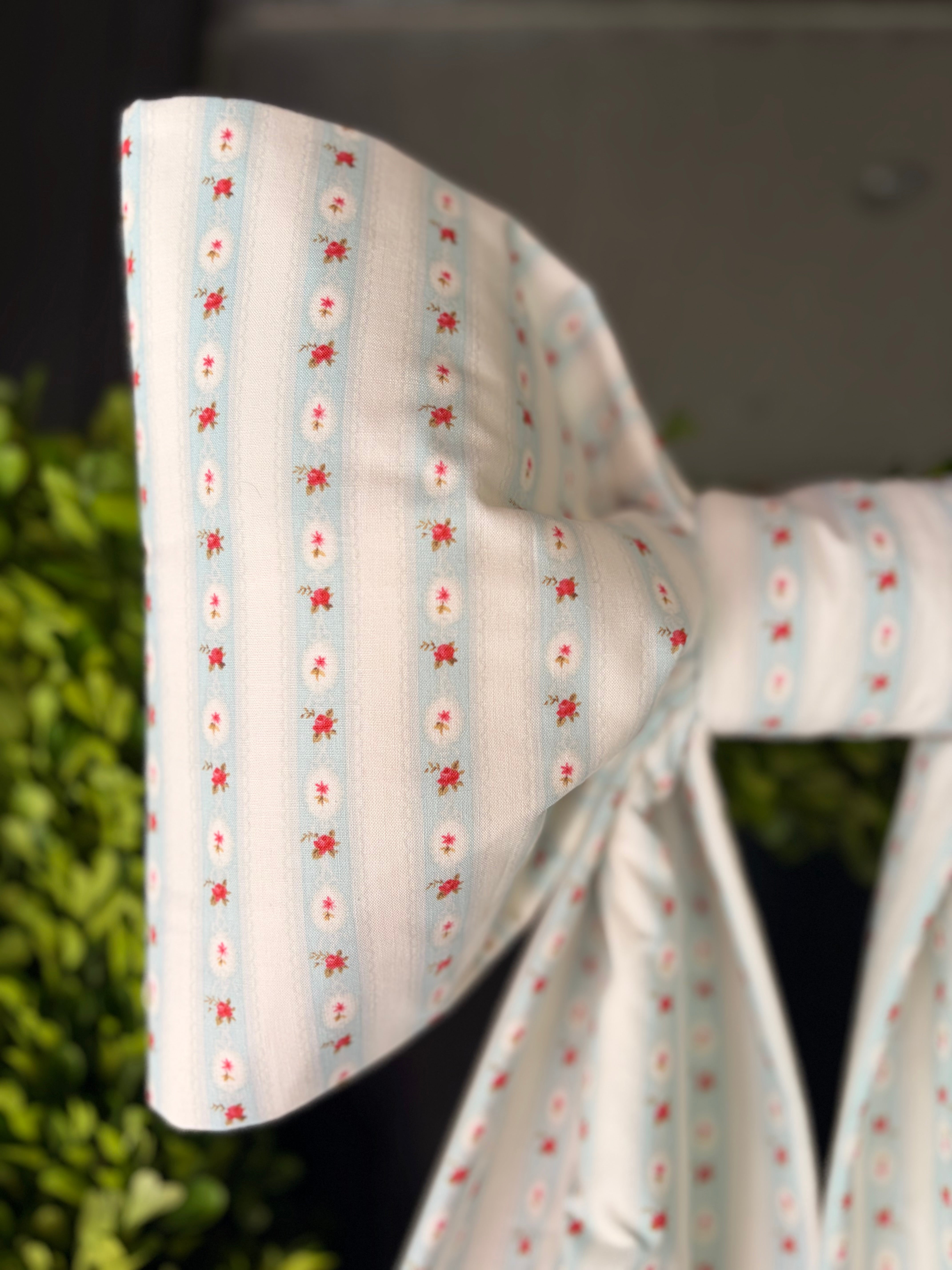 The Petite Madalena Bow