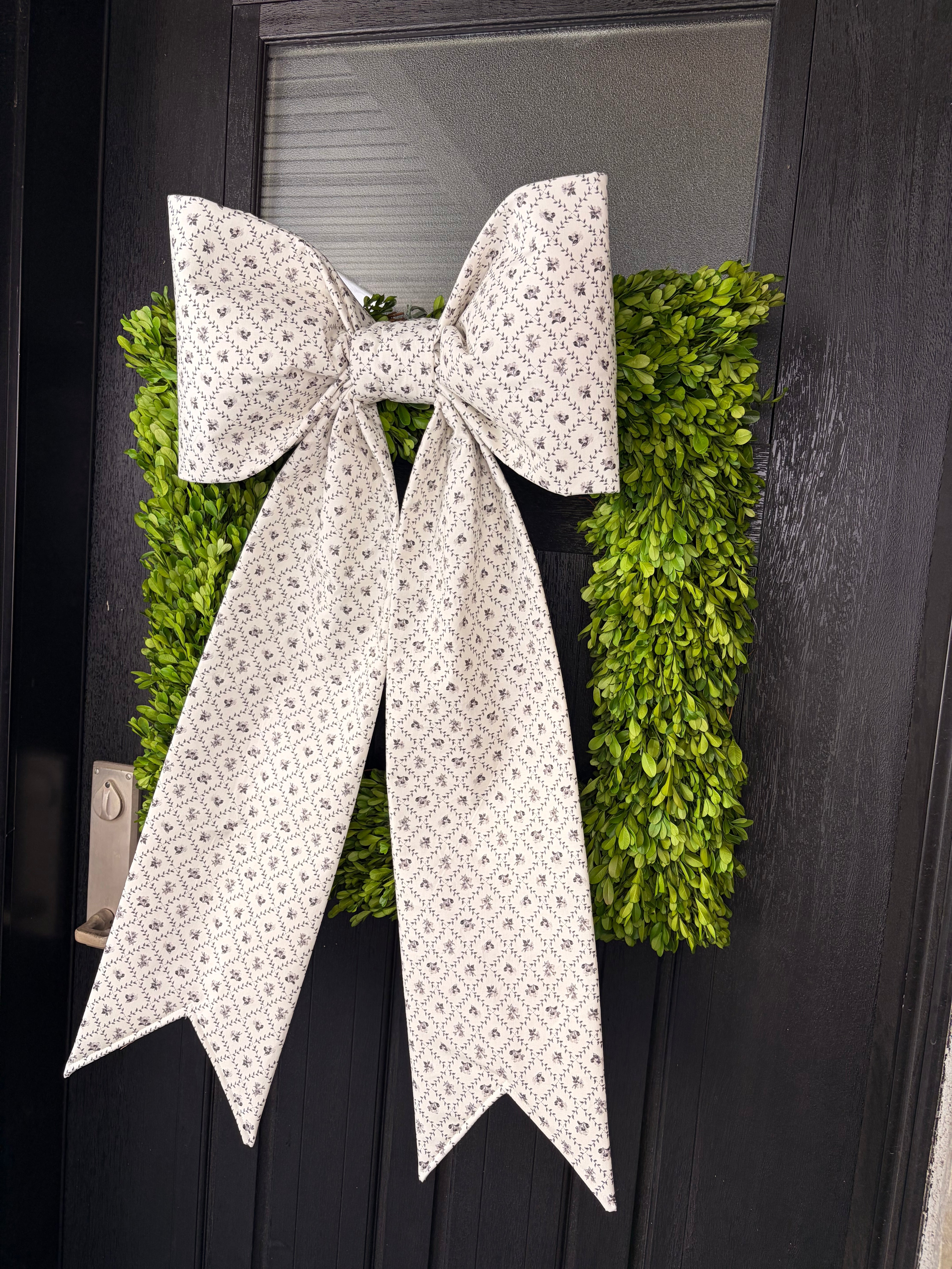 The Noir Petits Fleurs Bow