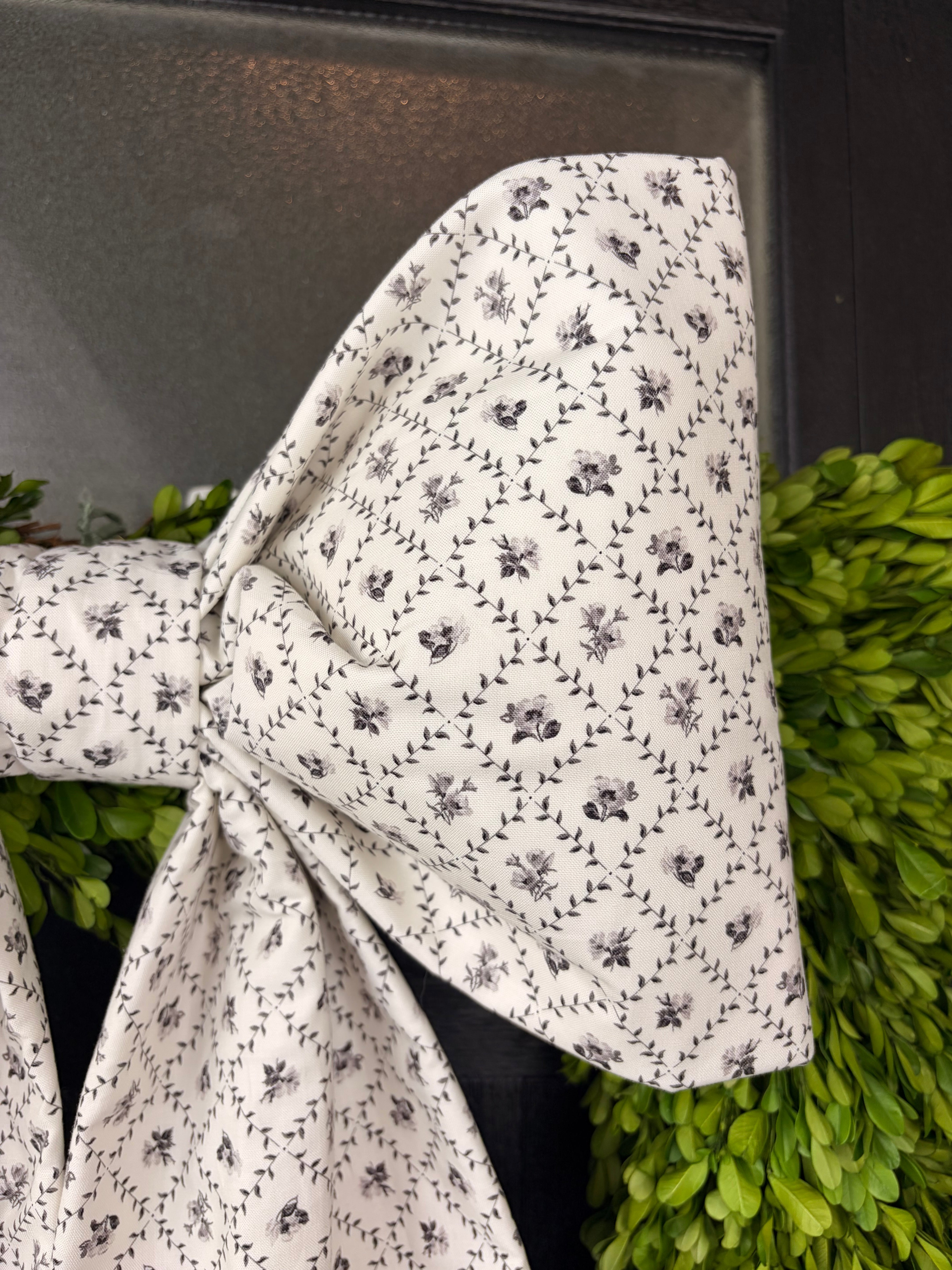 The Noir Petits Fleurs Bow