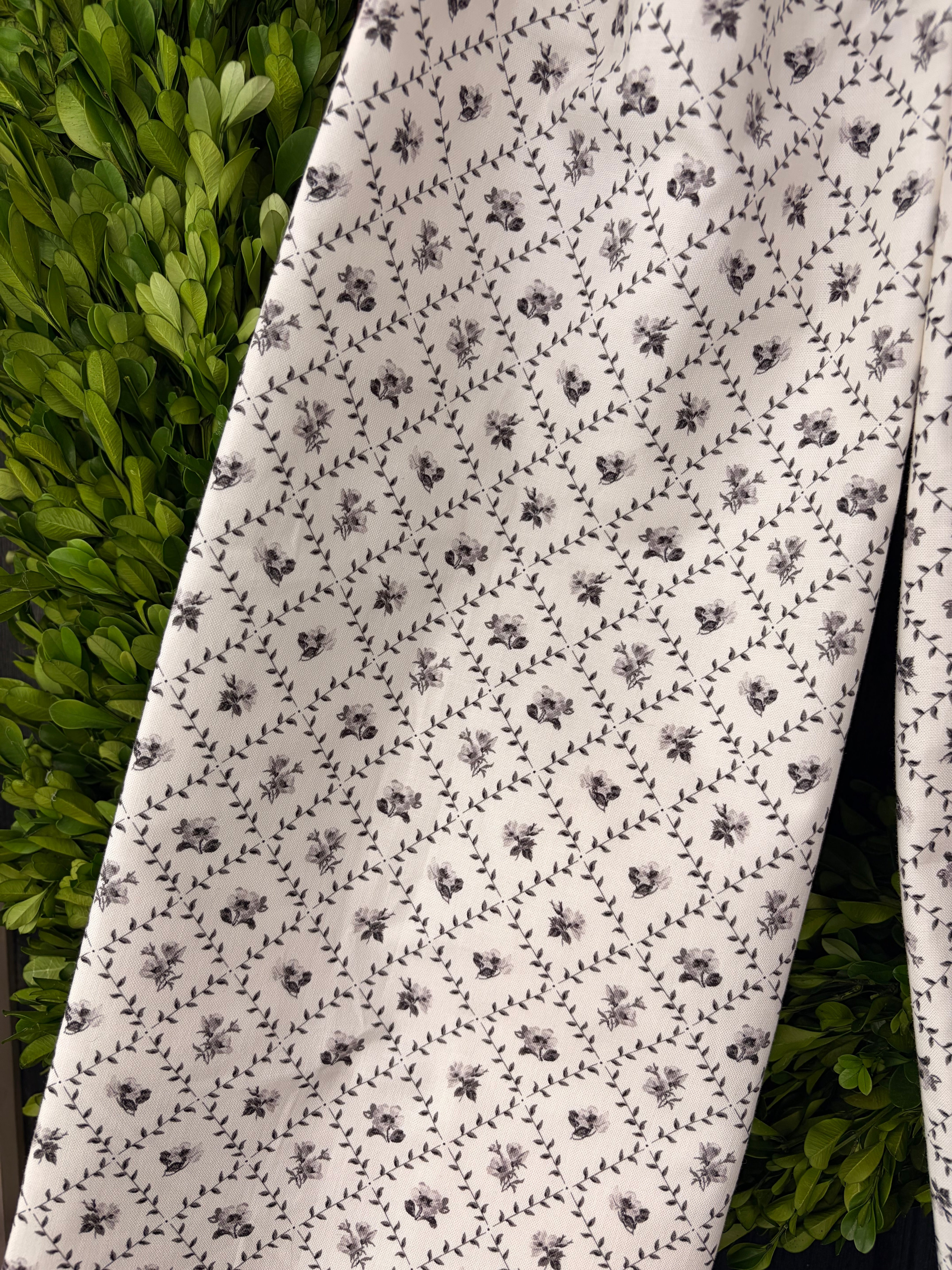 The Noir Petits Fleurs Bow