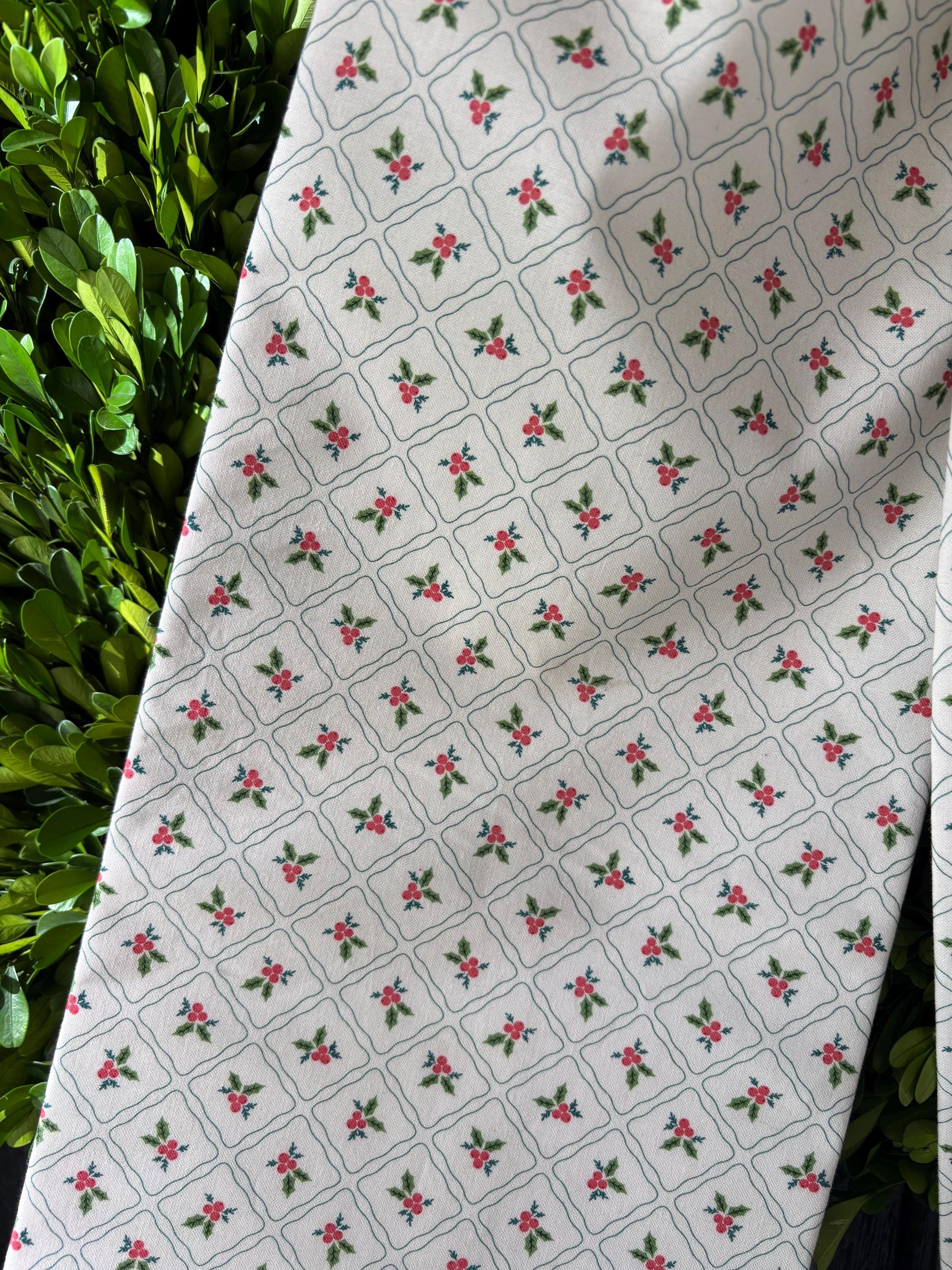 Holly Berries en Petite Bow