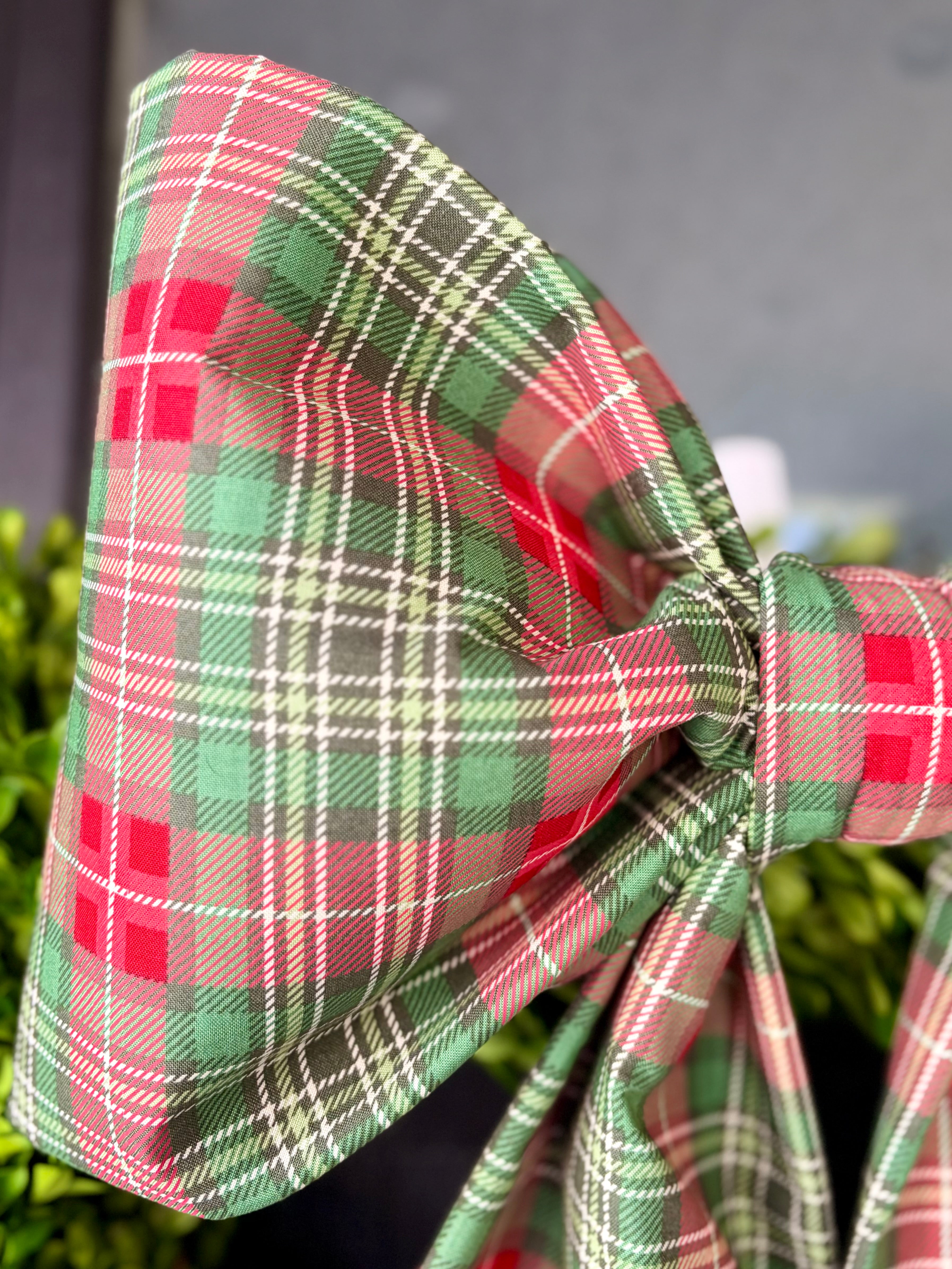 The Hollyshire Tartan Bow