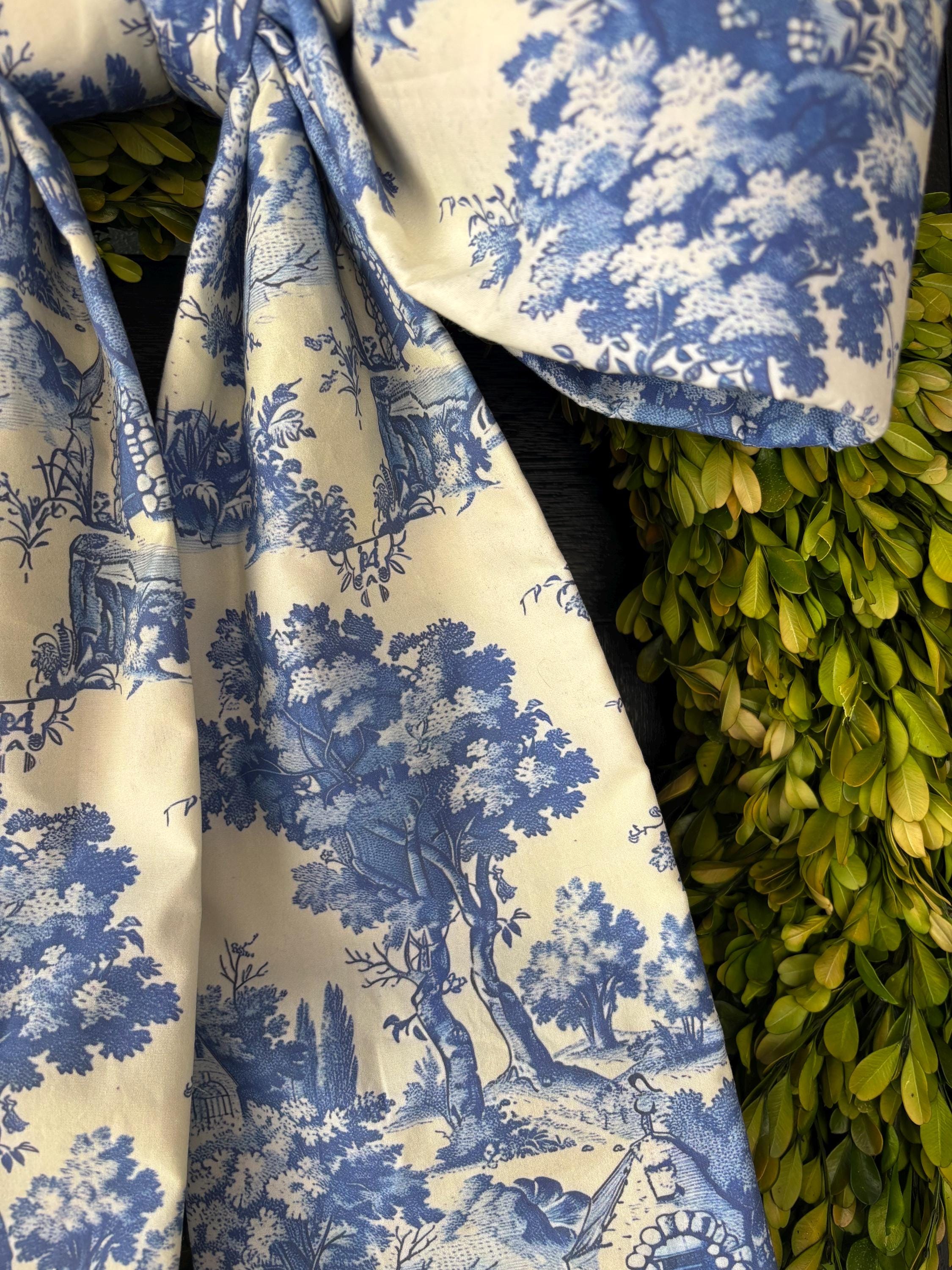 Château Garden Toile Bow
