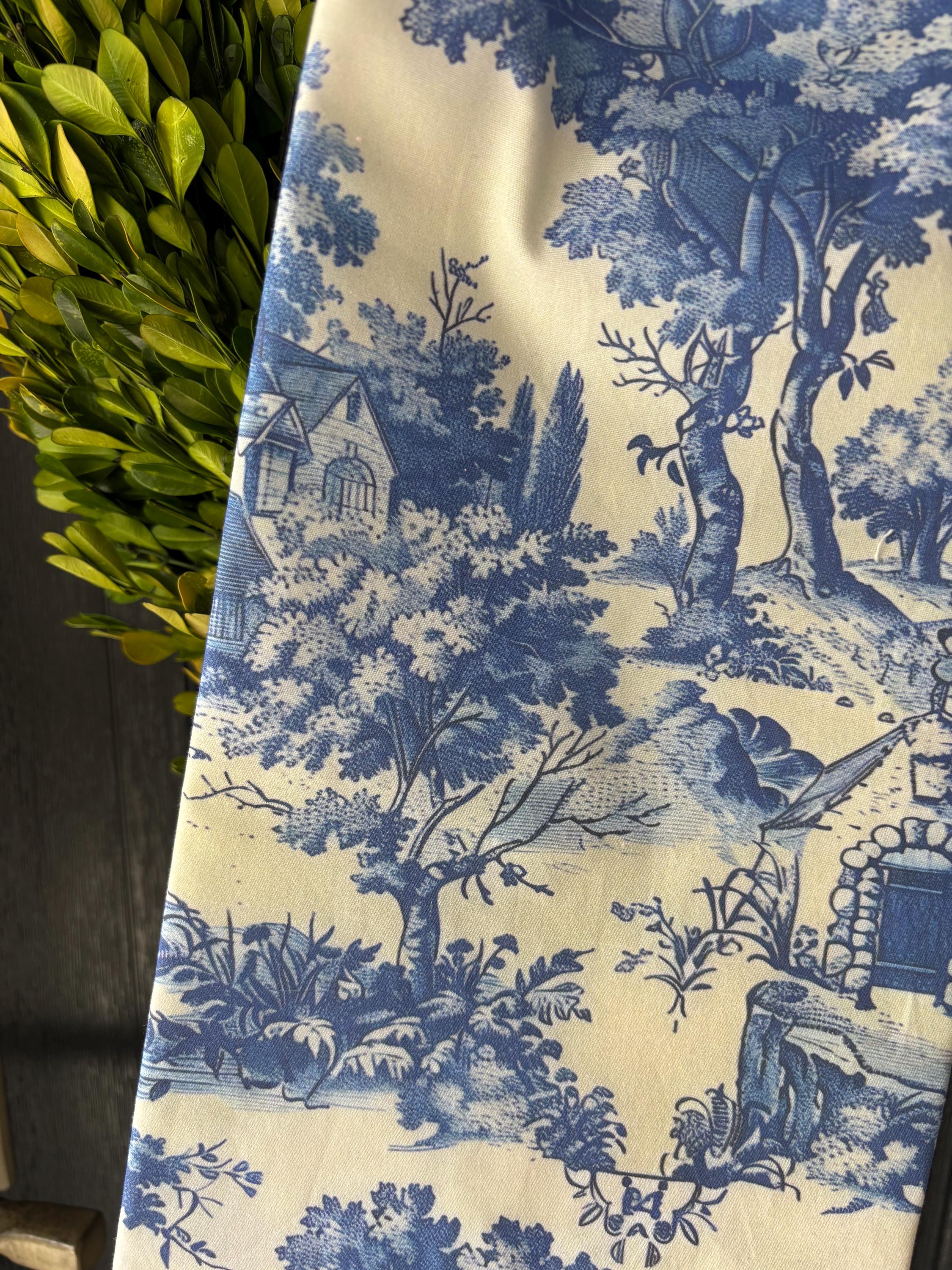 Château Garden Toile Bow