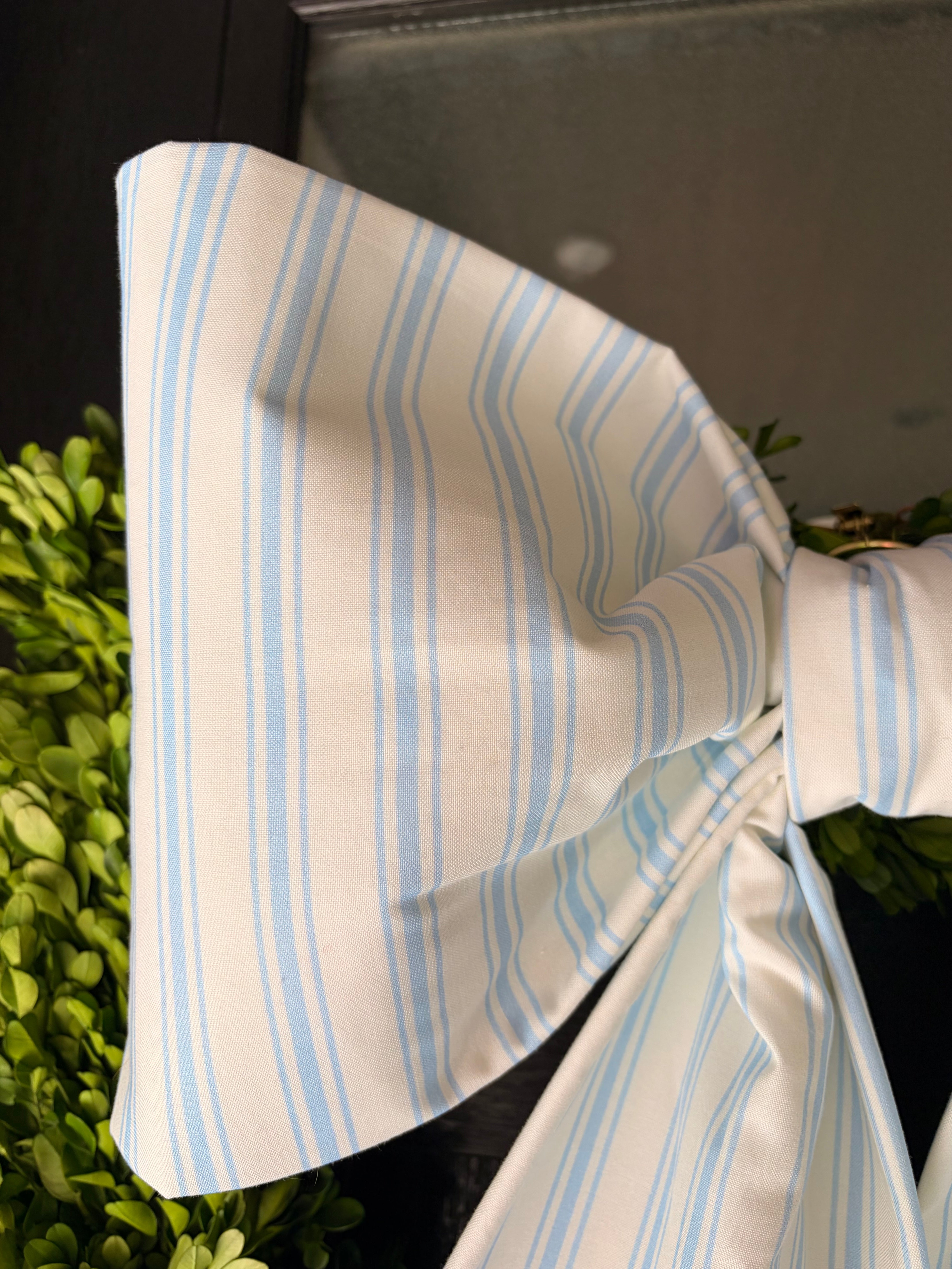 The Petit Provence Bow
